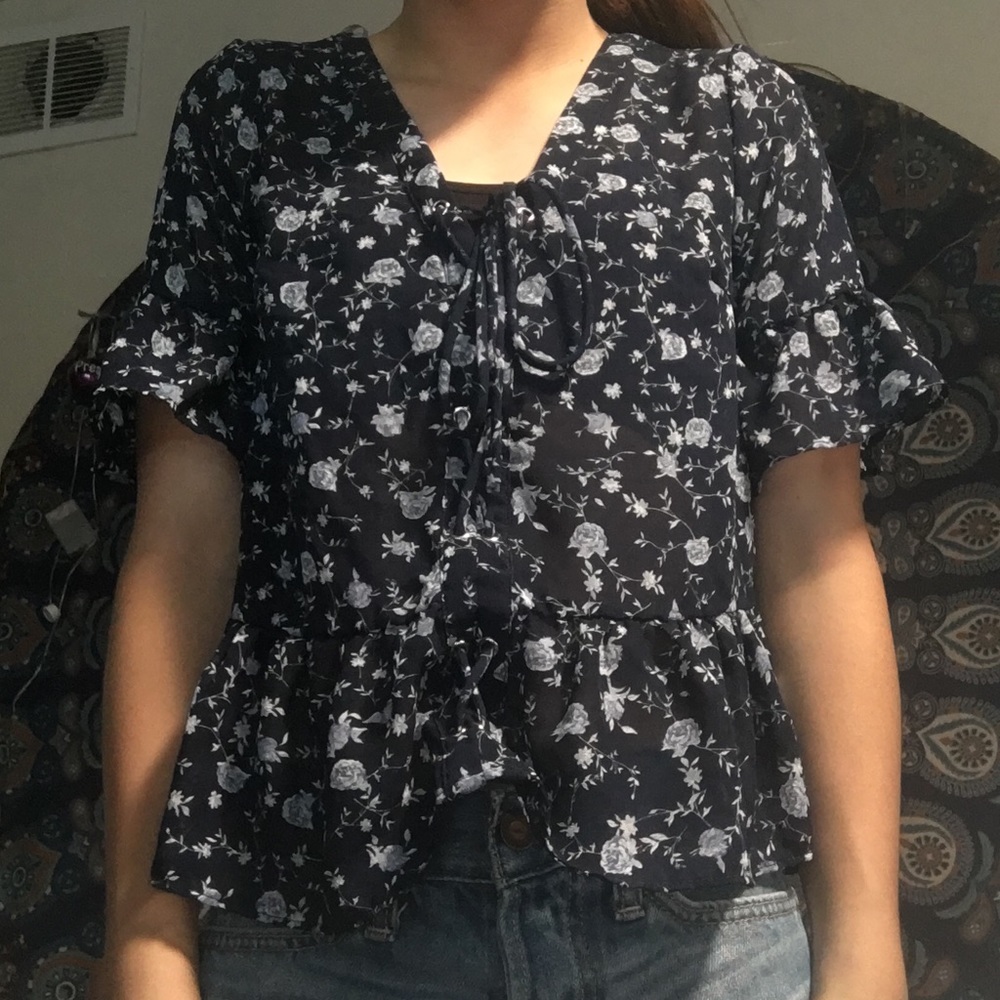Tillys blue floral lace up shirt